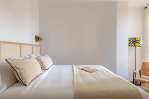 1 bedroom, iron/ironing board, internet, bed sheets