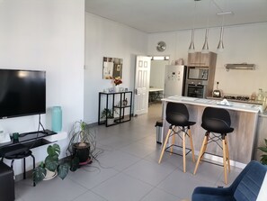 Fridge, microwave, oven, stovetop - Spacious 3 bedrooms apartment (Terre Rouge)