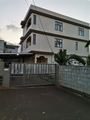 Exterior - Spacious 3 bedrooms apartment (Terre Rouge)