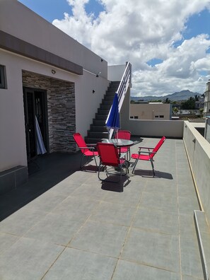 Outdoor dining - Spacious 3 bedrooms apartment (Terre Rouge)