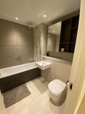 Apartment, 2 Queen Beds | Bathroom | Separate tub and shower, deep soaking tub, hair dryer, towels