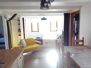 1 habitación, wifi y ropa de cama