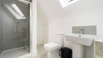 Maison | Salle de bain | Douche, serviettes fournies