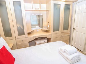 2 phòng ngủ, trang trí khác biệt