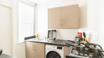 House | Private kitchen | Fridge, microwave, oven, stovetop