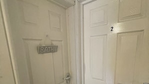 Interior - Central house next to Swansea train station (Swansea)