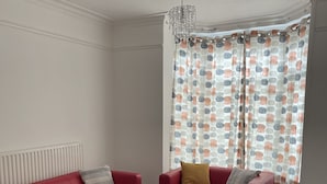 Interior - Central house next to Swansea train station (Swansea)