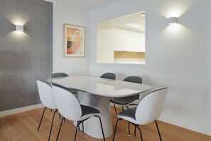 Dining - Olabar I | The Rentals Collection (San Sebastián)
