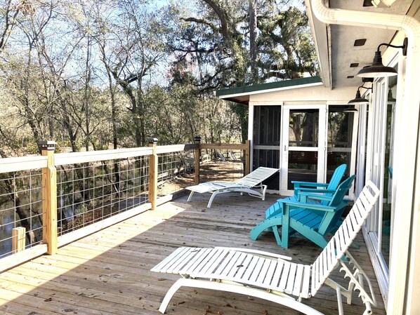 Terrace/patio - Enjoy semi-seclusion on the beautiful Suwannee River (White Springs)