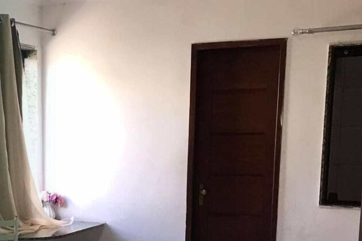 Comfort Triple Room | Laptop workspace, blackout drapes, iron/ironing board, free WiFi
