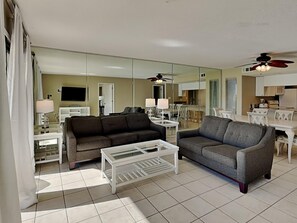 TV - Edgewater Villa #609 | Beach + Golf & Tennis! (Panama City Beach)