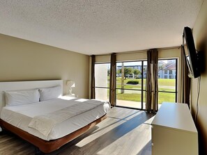 3 bedrooms, iron/ironing board, WiFi, bed sheets - Edgewater Villa #609 | Beach + Golf & Tennis! (Panama City Beach)