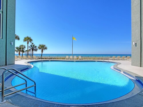 Long Beach I #900 | Updated Interior!