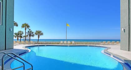 Long Beach I #900 | Updated Interior!