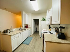 Villa, 1 Queen Bed (Hemingway Apartment @ Southern Dunes) | Private kitchen - Hemingway Apartment @ Southern Dunes (Haines City)