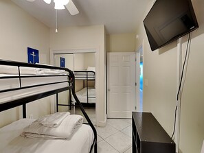 3 bedrooms, iron/ironing board, WiFi, bed sheets
