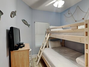 3 habitaciones, tabla de planchar con plancha, wifi y ropa de cama