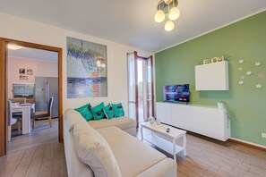 Family Apartment, 2 Bedrooms, Lakeside (Casa Degli Artisti) | Living area | TV