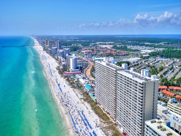 On the beach - Gulf Front Condo with Stunning Views and Resort Amenities (Panama City Beach)