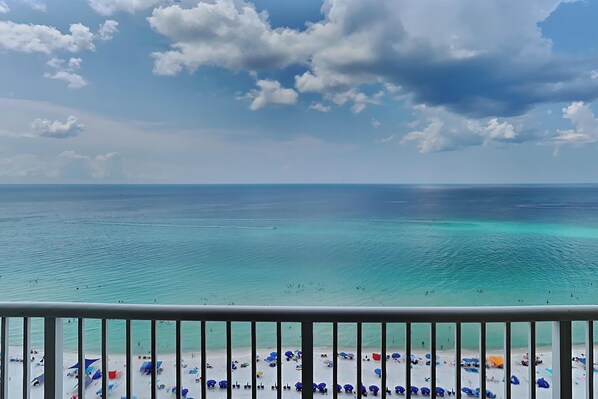 On the beach - Gulf Front, Large Private Balcony, Fantastic Resort Amenities (Panama City Beach)