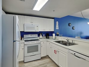 Refrigerador, microondas, horno y parrilla de estufa