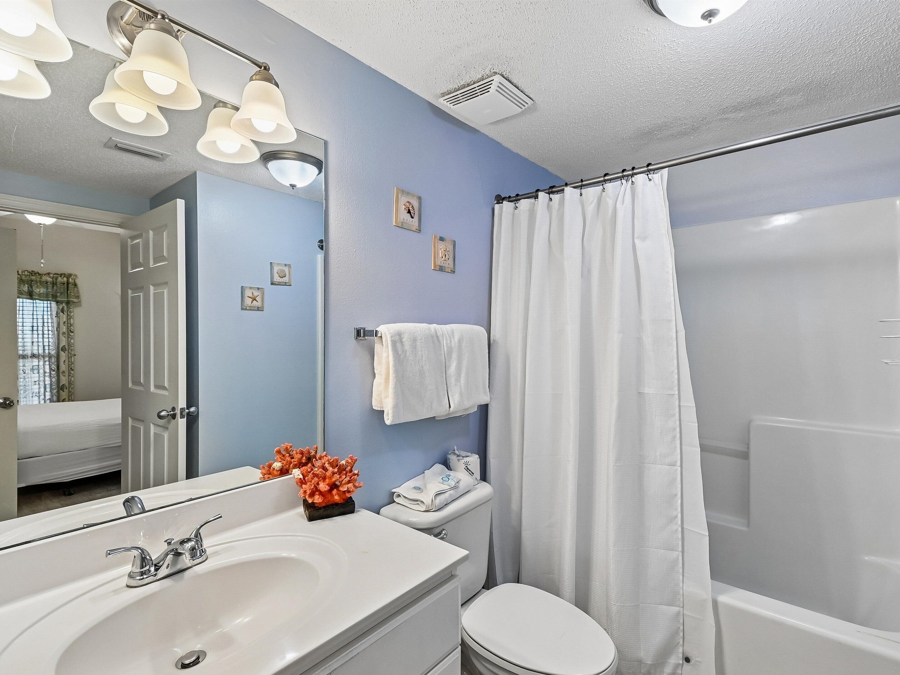 Full Bathroom - Shower/Tub Combo