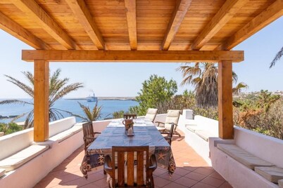 Villa Casa degli Elimi dammuso by the sea in exclusive bay in Lampedusa 