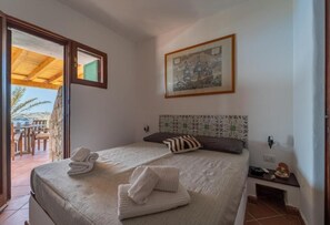 4 bedrooms, bed sheets