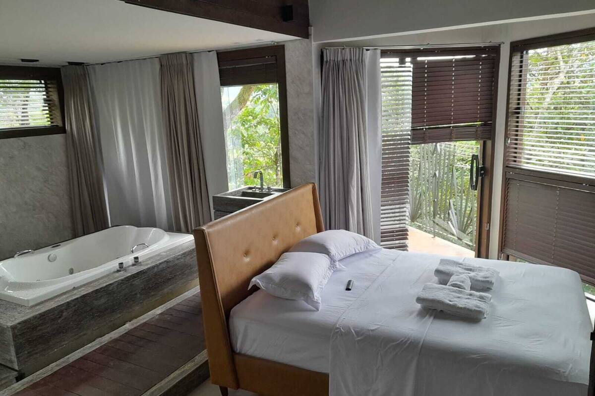 Minibar, blackout curtains, free WiFi, bed sheets