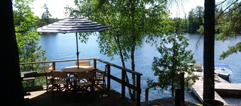 Lakefront Family Cottage with Tennis Court!