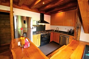 Coffee/tea maker, fridge, microwave, oven - Chalet de prestige 18 people swimming pool jacuzzi sauna (Vars)