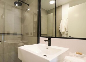 Shower, hair dryer, towels, shampoo