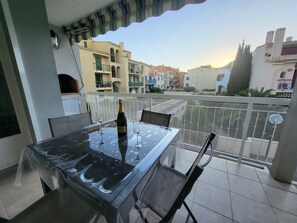 Outdoor dining - Apartment type T2 bis town center all on foot near beach (Cavalaire-sur-Mer)