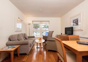 Deluxe Apartment | Living area