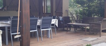 Villa with swimming pool on the edge of the forest and cycle path