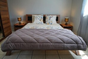 4 quartos, Wi-Fi de cortesia, roupa de cama