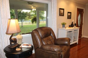 Interior - Farmhouse on Beautiful Bison Farm (Opelika)