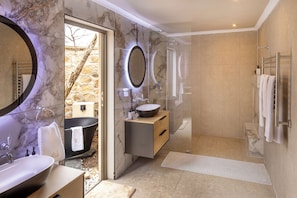 Designer toiletries, hair dryer, bathrobes, slippers - Oase by 7 Star Lodges - Greater Kruger Private 530ha Reserve (Hoedspruit)