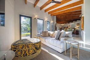 Premium Studio Suite | Living area