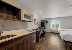 标准房, 2 张大床, 无烟房 | 办公桌、免费 WiFi、床单