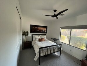 4 bedrooms, iron/ironing board, WiFi, bed sheets - Troon Million $ Villa (Scottsdale)