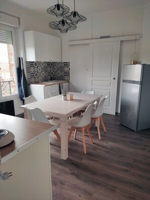 Dining - Appartement Place to be (Magenta)