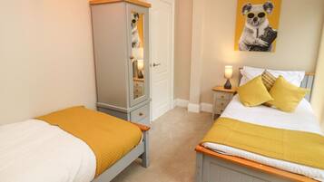 2 Schlafzimmer, BĂŒgeleisen/BĂŒgelbrett, kostenloses WLAN, BettwĂ€sche