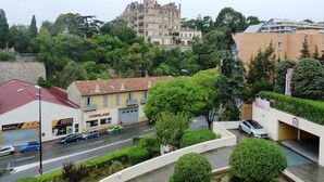 A hotel with a sign indicating a spa and restaurant. - Spacious studio in the center of Cannes, nice terrace, easy walk to the Croisette and Palais - 1923 (Cannes)