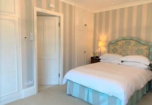 2 bedrooms, iron/ironing board, travel crib, WiFi - The Garden Apartment - (Filey)