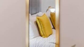 2 bedrooms, iron/ironing board, travel cot, free WiFi