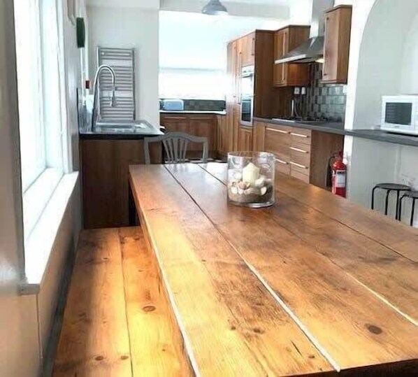 Fridge, microwave, oven, dishwasher - Jackson Landing - Spacious house with central location (Filey)