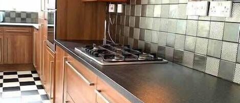 Refrigerador, microondas, horno y lavavajillas