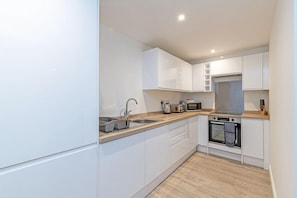 Refrigerador, microondas, horno, placa de cocina