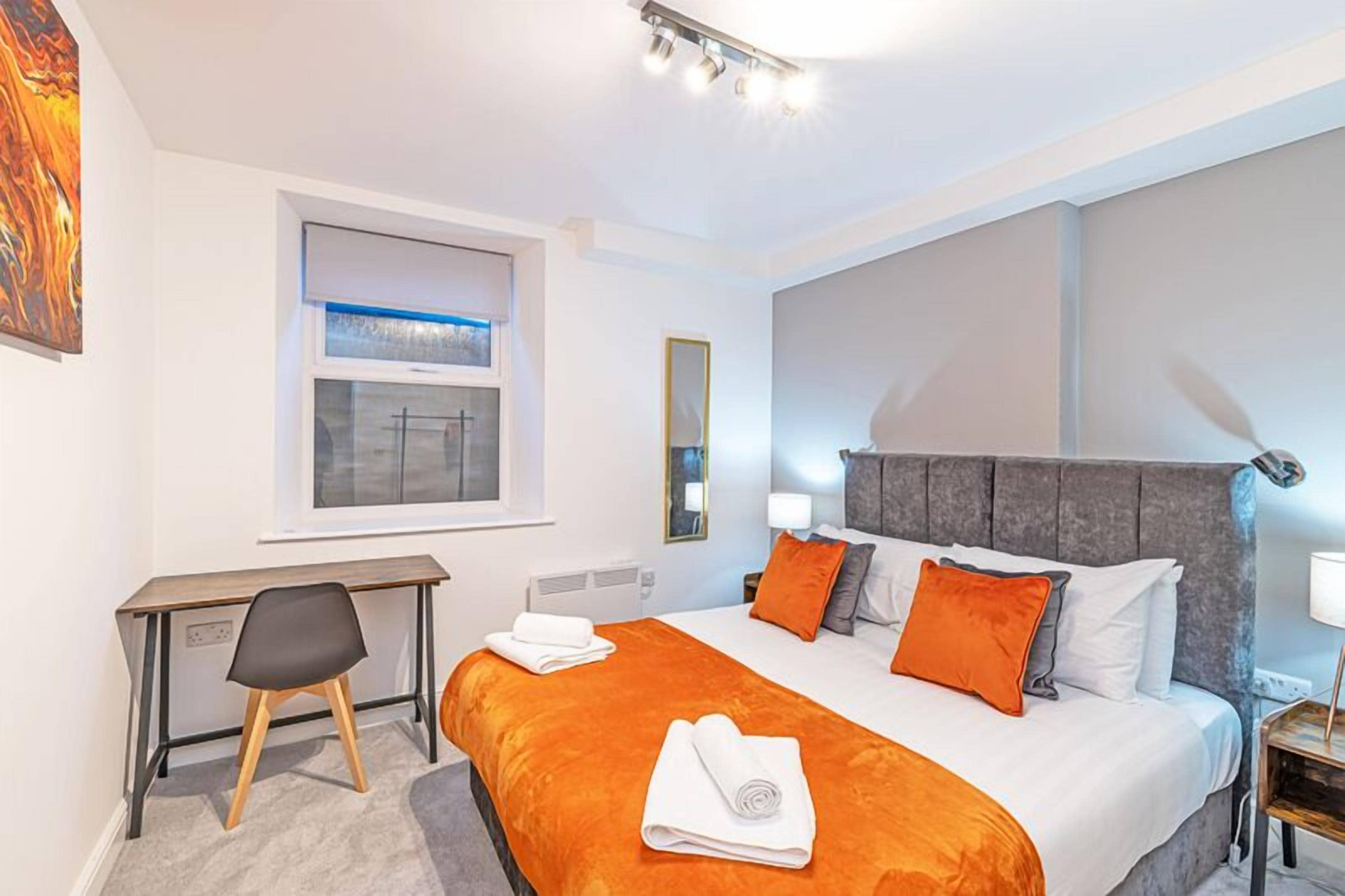 2 slaapkamers, een strijkplank/strijkijzer, reisbedje, gratis wifi